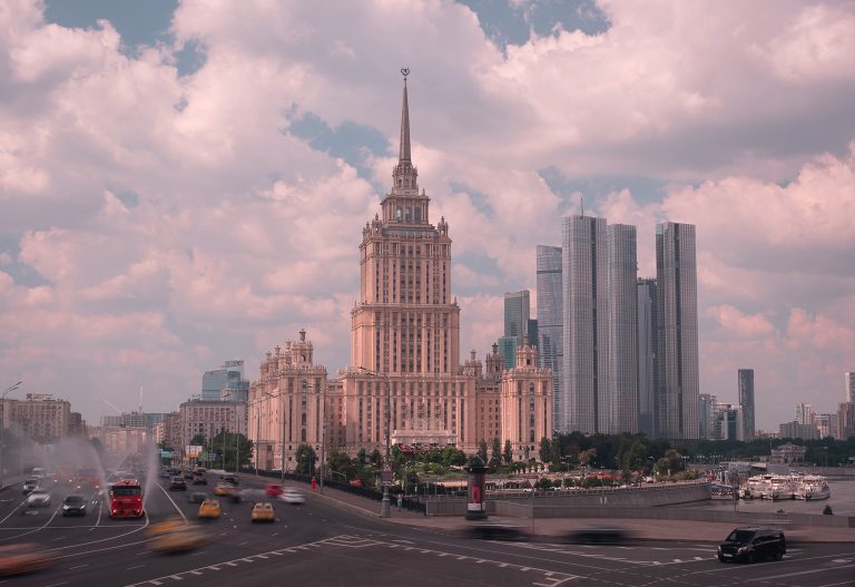 Архитектурная фотография после ретуши проводов