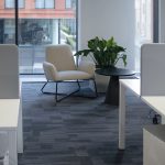 Общий план офисного зала open space с колоннами, фотосессия Кирилла Толль