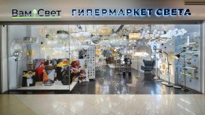 интерьер и фасад магазина люстр, бра и торшеров в Москве. ТЦ Город