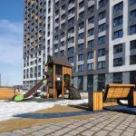 Баланс архитектуры и жизни: высотные корпуса SPEECH и детская площадка в ЖК Новый Зеленоград.