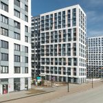 Входная группа и витрины коммерческих помещений на первых этажах ЖК Новый Зеленоград. Девелопер Ikon Development.