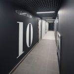 Фрагмент лифтового холла в новостройке комфорт-класса.