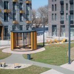 во дворе ЖК Квартал на воде, безопасное покрытие, район Печатники