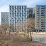 Четыре корпуса ЖК Квартал на воде на первой береговой линии Москвы-реки, вид с набережной, Печатники