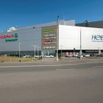 Фасад ТРЦ Небо, белые и серые кассеты, улица Авиаторов 5, Солнцево