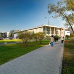 ТРЦ Небо, вид на фасад и прилегающую территорию, Солнцево