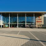 Фрагмент фасада ТРЦ Небо, покрытие хамелеон, улица Авиаторов 5, Москва