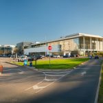 Архитектурная деталь фасада ТРЦ Небо, динамичные линии, Blank Architects