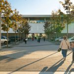 Центральный вход в ТРЦ Небо, улица Авиаторов 5, Москва