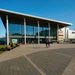 Общий план фасада ТРЦ Небо, белые кассеты, архитектура Blank Architects