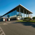 Фрагмент остекления ТРЦ Небо, игра света и отражений, Солнцево