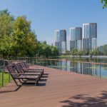 Панорама набережной Москвы-реки у ЖК Ривер Парк, вид на затон и новую застройку