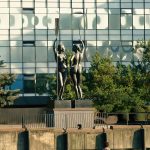 Порт Плаза, скульптуры «Две девушки с веслами» (копии Шадра), набережная, Даниловский район