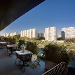 Вид на советскую застройку улицы Авиаторов с балкона ТРЦ Небо, панельные дома 14 и 18, Солнцево