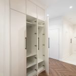 Перспектива коридора в отремонтированной квартире. Работа фотографа интерьеров в ЖК Датский Квартал.