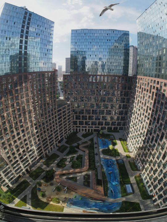 Панорамный вид из окна трехкомнатной квартиры в ЖК Level Причальный