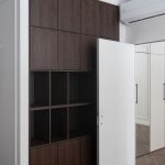 Детальная фотосъемка системы хранения в гостиной. Организация пространства в квартире.