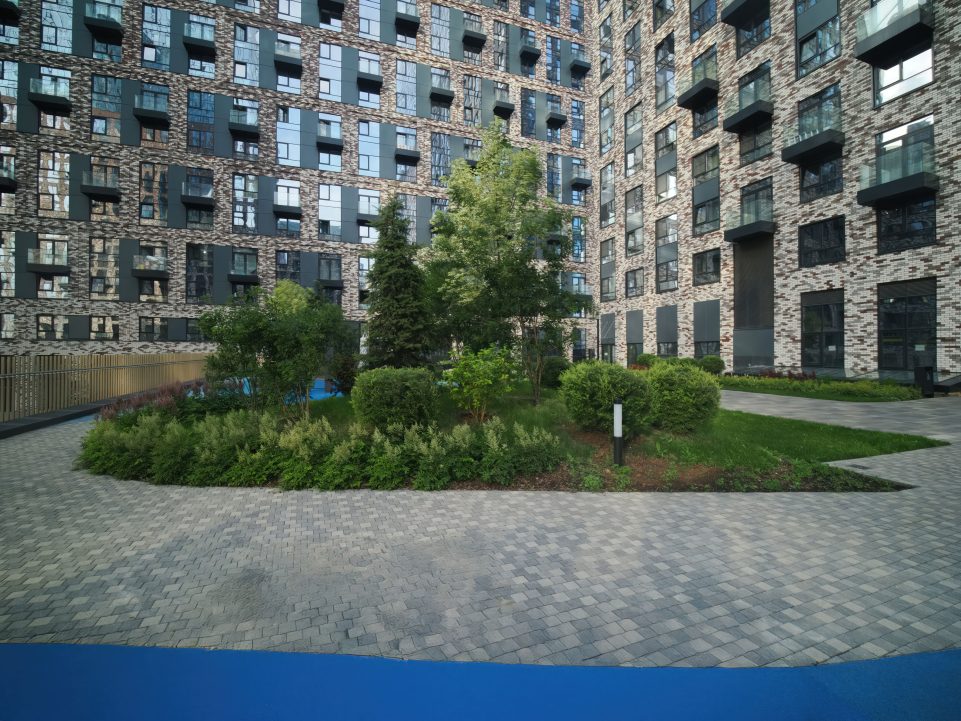 Архитектура и ландшафт внутреннего двора жилого комплекса Level Причальный