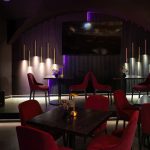 Кирпичные своды потолка бара