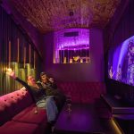 Интерьер караоке после ретуши двери