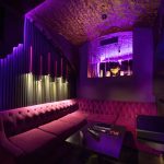 Телевизор и мебель в караоке