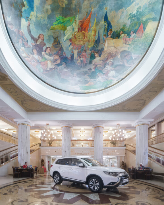 Холл гостиницы Украина, советское мозаичное панно, интерьер