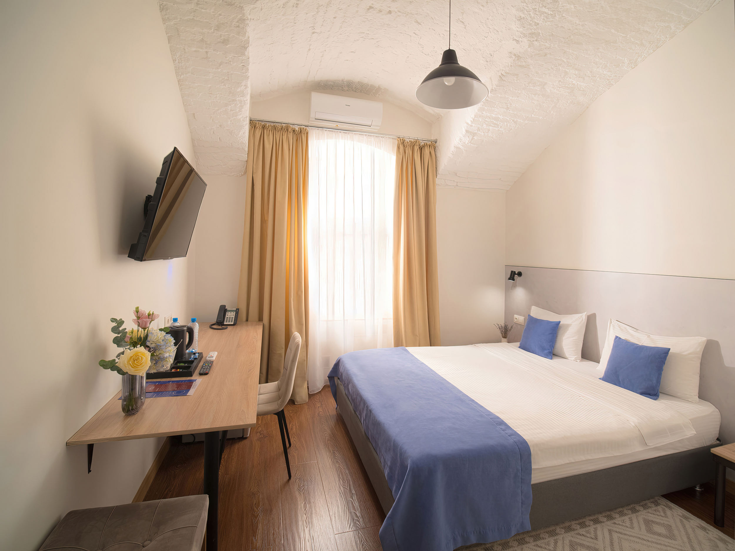 Полосатые простыни: кошмар ретушера и ИИ Проблемное постельное белье в съемке отеля. Интерьерный фотограф Кирилл Толль