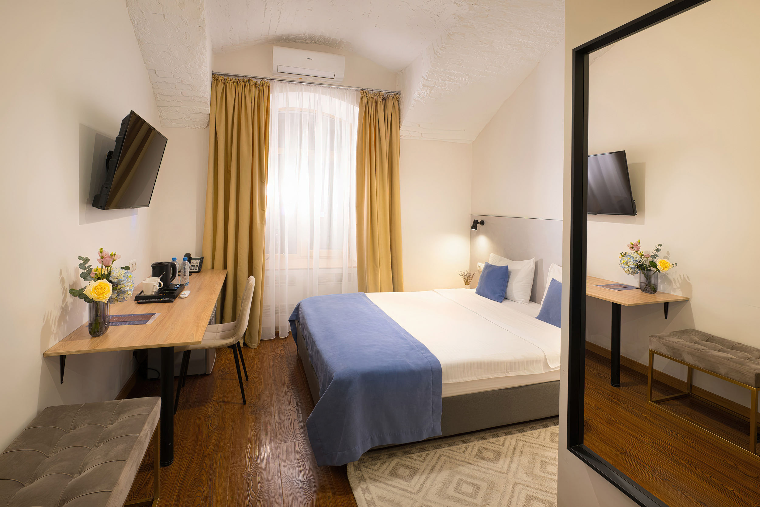 Рассветное освещение: ощущение чистоты и свежести Мягкий утренний свет в номере отеля, Москва. Фотограф Кирилл Толль