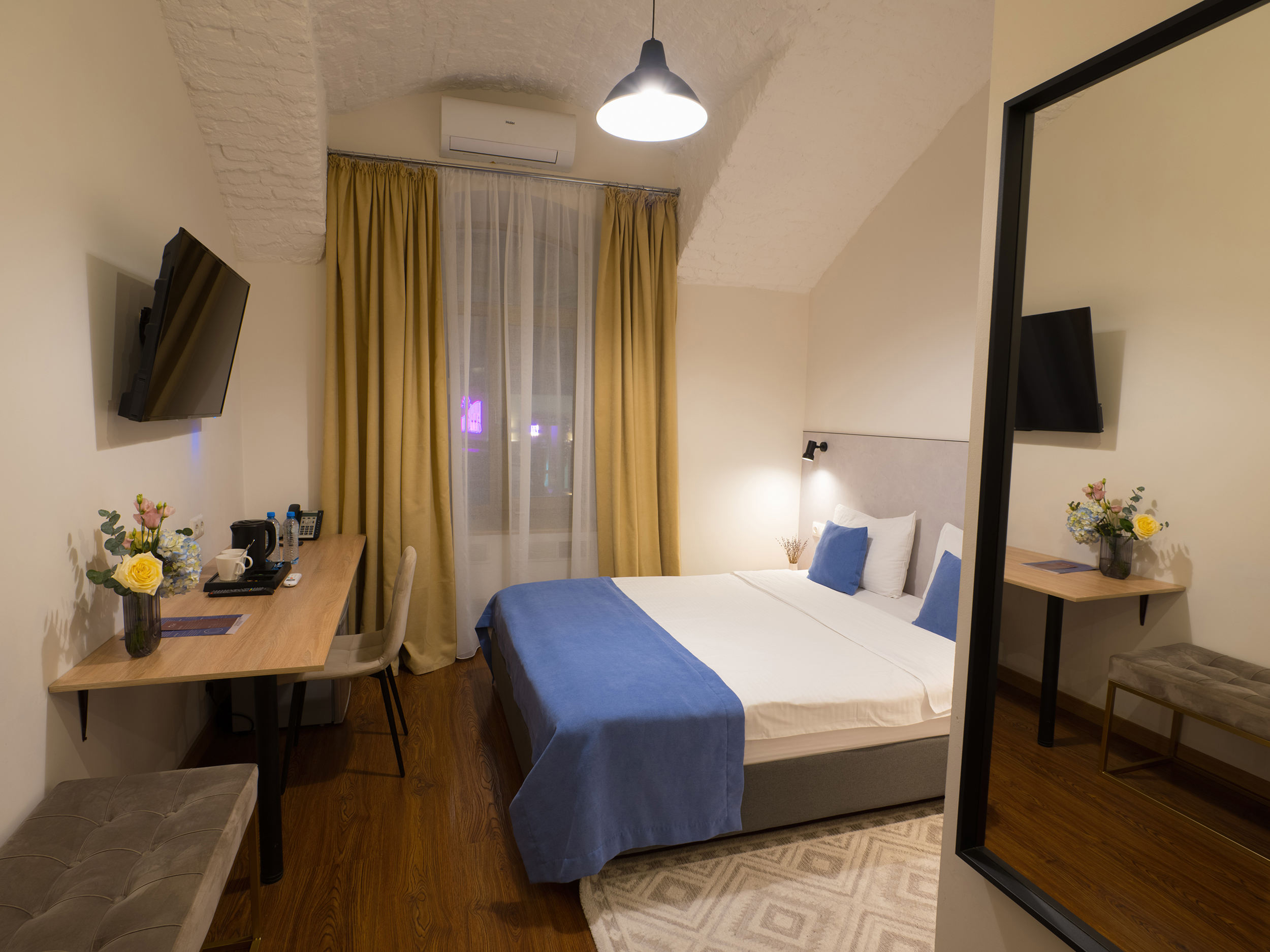 Как снимает профессионал: кадр без обработки RAW исходник отельного номера. Фотограф Кирилл Толль