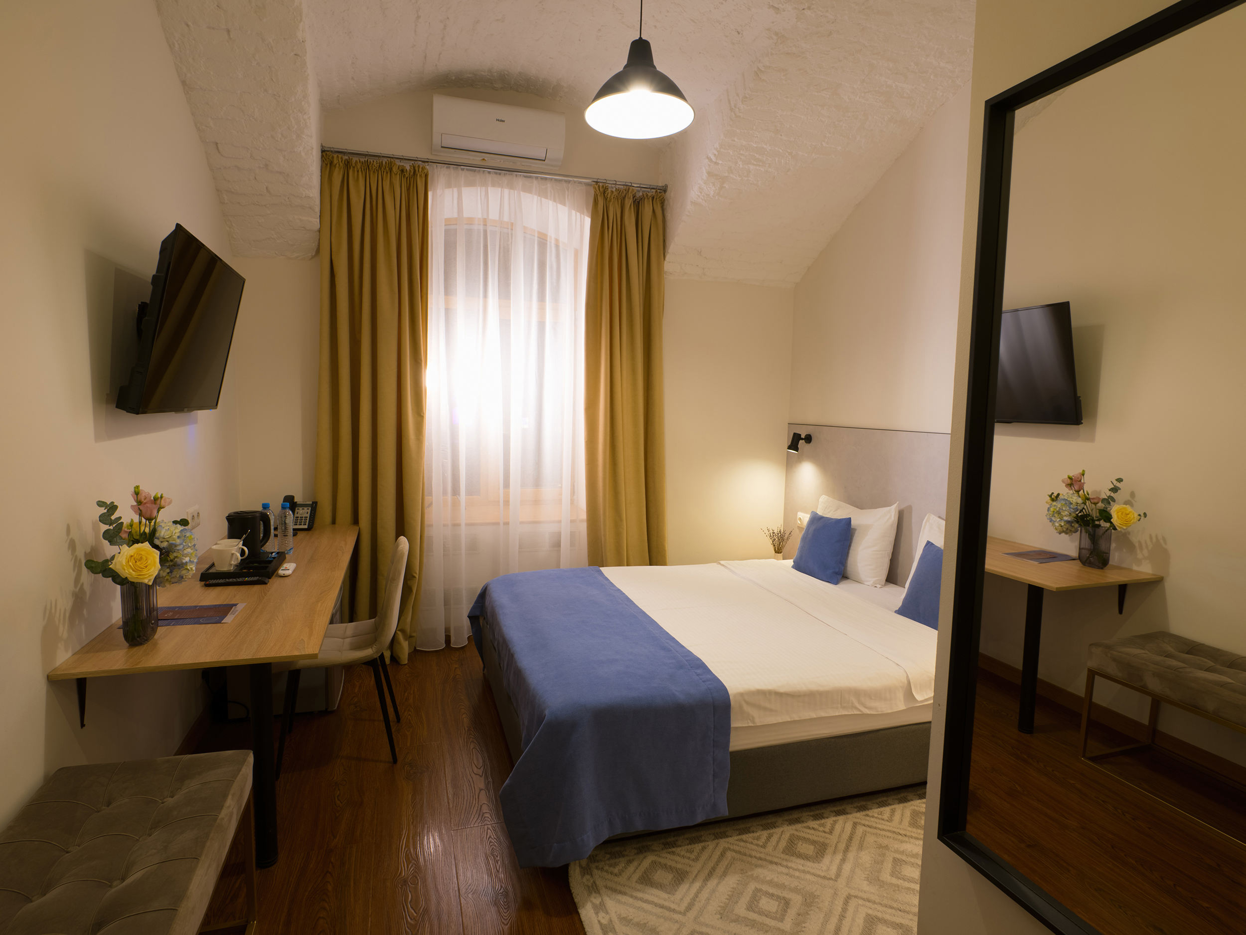 Пример технического файла до ретуши Базовый кадр интерьера гостиницы. Съемка в центре Москвы