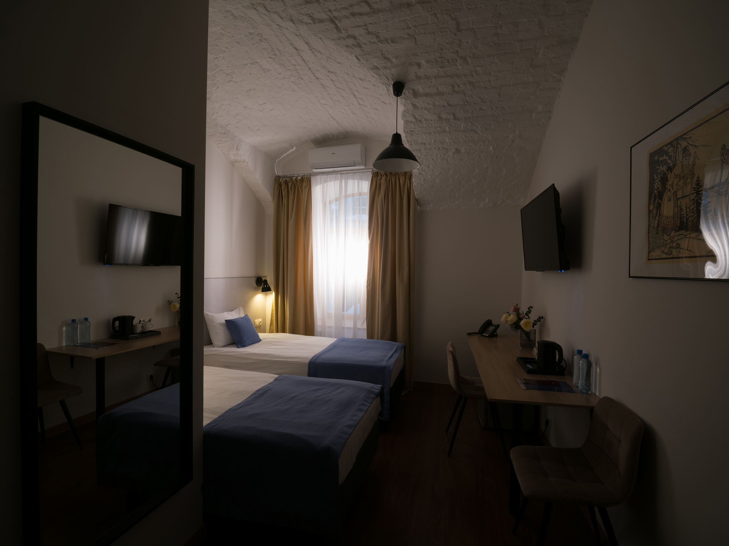 Серия кадров с разной экспозицией Пример брекетинга в интерьере. Фотограф Кирилл Толль