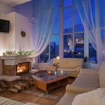 Каминная зона в гостиной с современным дизайном