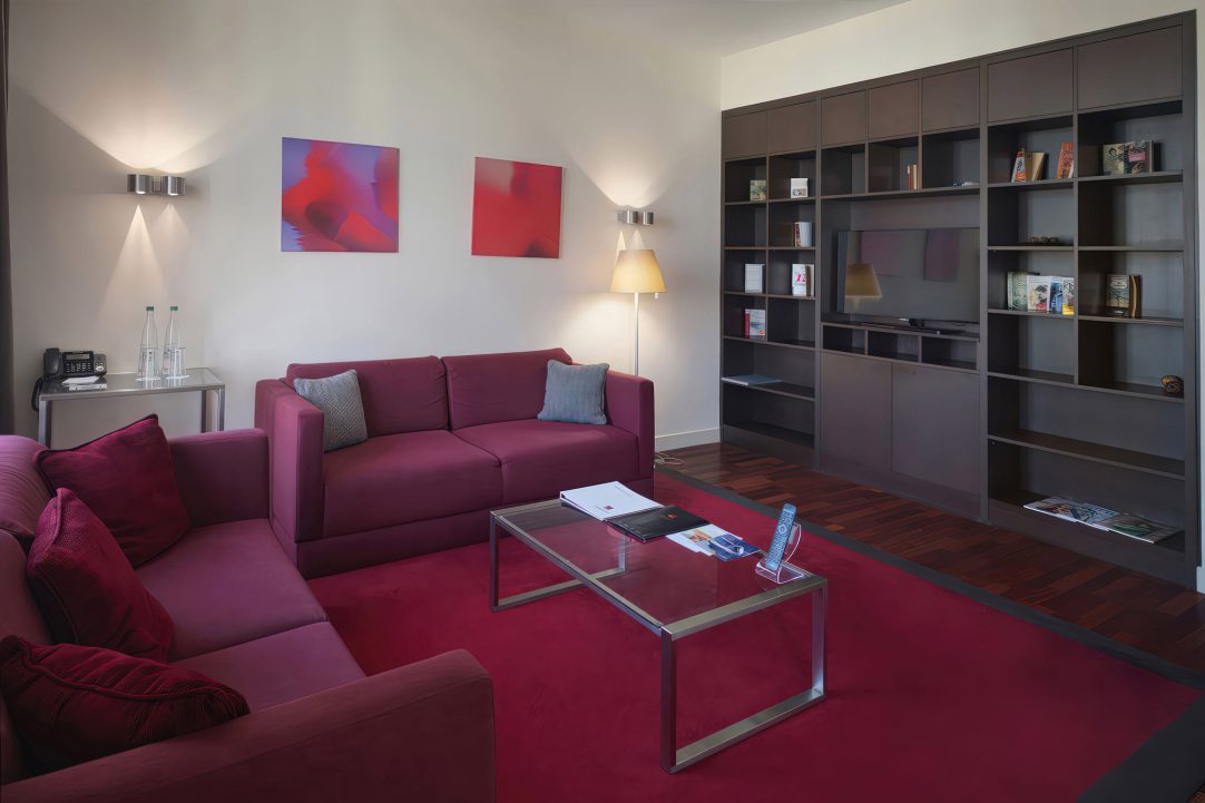 Гостиная зона отельного номера: профессиональная фотосессия от Кирилла Толль. Как привлечь больше гостей? Создаем снимки, которые демонстрируют комфорт и функциональность пространства