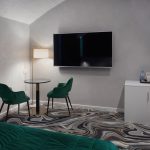 Профессиональная фотосъемка интерьеров отеля в Москве: роскошный номер с элегантным дизайном. Услуги фотографа для гостиничного бизнеса, создание привлекательных изображений для сайта отеля. Interior photography services for hotels in Moscow.