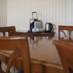 Завершающий кадр фотосессии отеля: общий план, объединяющий несколько функциональных зон. Работа Кирилла Толль — это комплексный подход к визуальному маркетингу, где каждый снимок работает на привлечение целевой аудитории. Давайте сотрудничать!