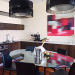 Кухонное пространство в отеле: профессиональная фотосъемка от Кирилла Толль. Как показать практичность и эстетику? Мы создаем снимки, которые демонстрируют удобство использования каждого элемента