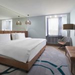 Гостиная зона с диваном в современном отеле | Интерьерная фотография Москва | Кирилл Толль