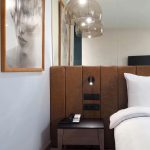 Спальная зона в современном гостиничном номере | Вертикальная композиция | Кирилл Толль