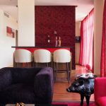 Спальня в гостиничном номере: профессиональная фотосъемка от Кирилла Толль. Ищете способ подчеркнуть комфорт ваших номеров? Наши услуги включают съемку постелей и зон отдыха