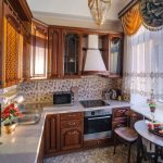 Современная кухня в гостевых апартаментах в сталинском доме | Фото Кирилла Толль