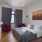 Интерьер гостиной в апартаментах отеля в сталинском доме | Съемка Кирилла Толль