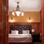 Уголок для отдыха в спальне апартаментов отеля | Интерьерная фотография Кирилла Толль