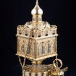 Церковное кадило в форме храма. Съёмка литургических предметов.