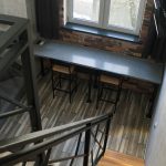 Двухуровневая студия в стиле теплый бетон