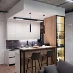 Винный шкаф и диванная зона в квартире у воды, Нагатинский затон