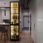 Серый минимализм и витрина для вина в гостиной Ривер Парка
