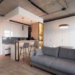 Просторная кухня-гостиная с винной зоной и панорамными окнами, ЖК Ривер Парк