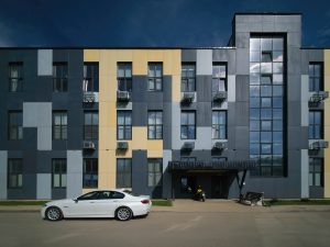 Фасад лофт-здания на Оптическом проезде в промзоне Красногорска