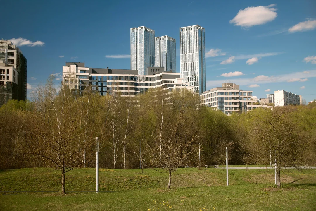 Камерный ЖК Река и высотки ЖК Небо — фотограф Кирилл Толль, экстерьеры ЗАО
