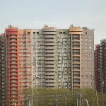 Фасад жилого дома на Лобачевского в Раменках — экстерьерный кадр Кирилла Толля